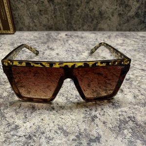 QUAY Australia Hindsight Sunglasses Rare Tortoise Gold NWOT